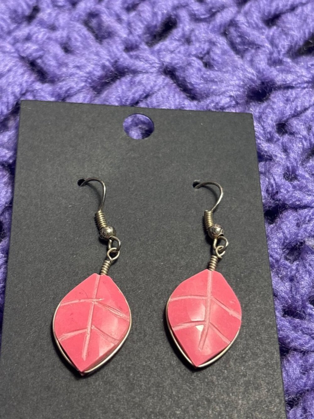 Carved Pink Stone Leaf Dangle Earrings Silvertone Hooks 1.25 inches